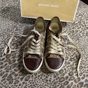 MK Michael Kors City Lace Up Logo Sneaker Size 8.5